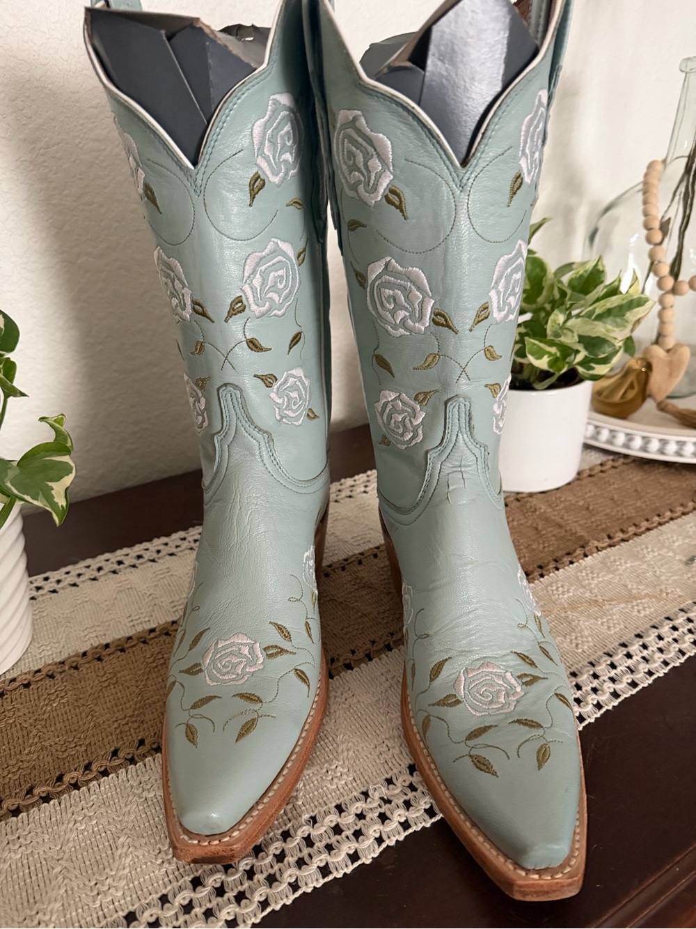 Lucchese Tilly Bloom Embroidered Rose Western Boots